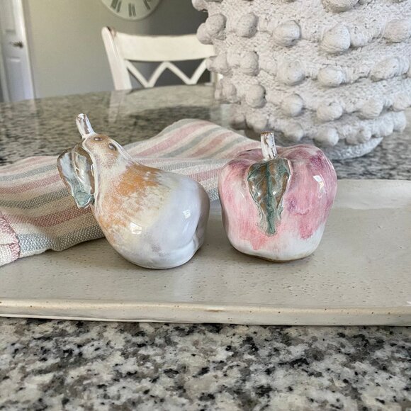 Stoneware Apple & Pear Salt and Pepper Shakers - Picture 4 of 5